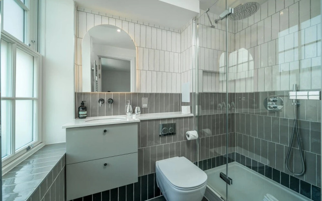 JOIVY Spectacular 3-Bed Flat Near Holland Park