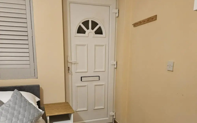 Cockfosters - Apartment - Sleeps 3 - Near Underground