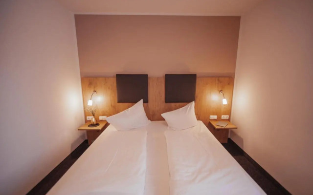 Hotel am Hachinger Bach by Blattl