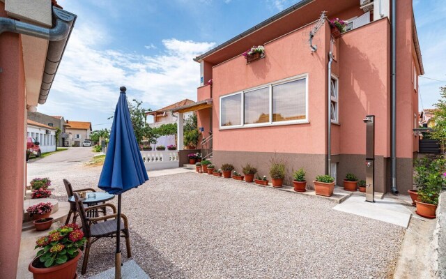 Beautiful Apartment in Posedarje With Wifi and 4 Bedrooms