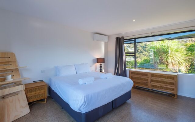 Wharetana Bay Villa with beach walkway