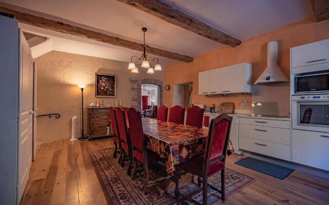 Sundrenched Relais de Poste in Serdinya