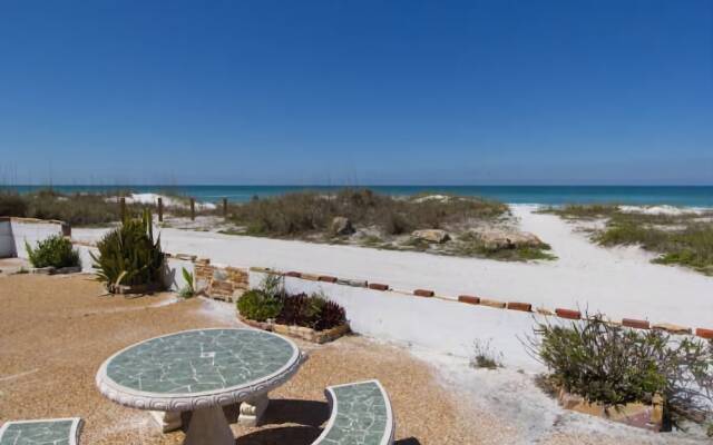 Jukes Beach House by RedAwning