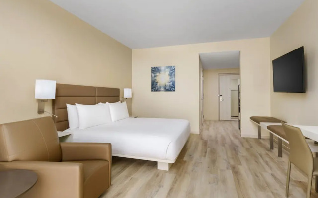 AC Hotel Naples 5th Avenue