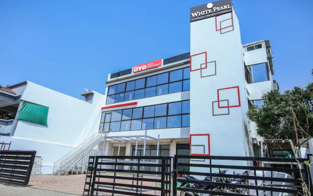 Oyo 3603 White Pearl Hotel