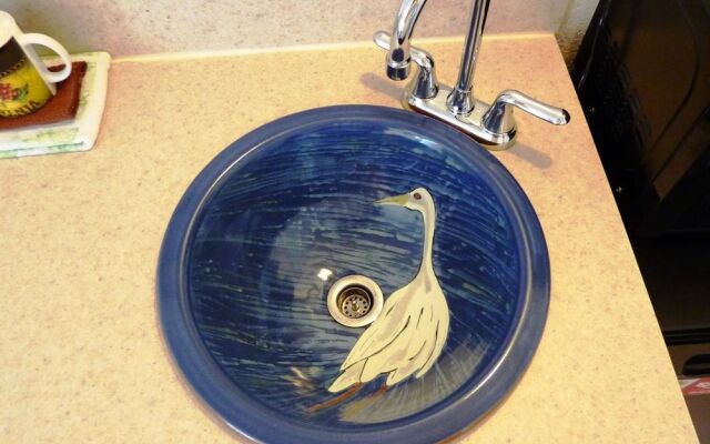 Wheeler on the Bay Lodge & Marina