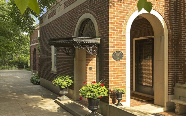 Luxury Whittier Mansion-3rd Floor Suite