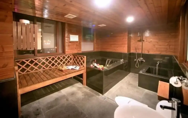 Ming Lu Holiday Hotel