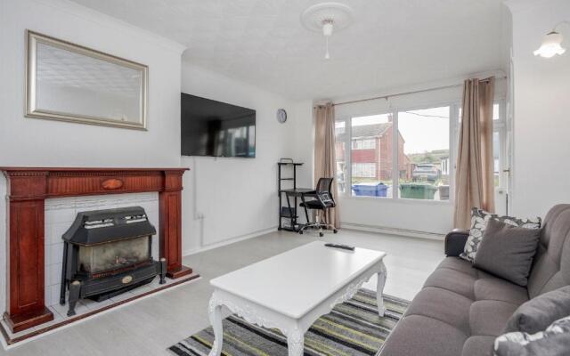 Tms Lovely 3 Bed House-tilbury-free Parking
