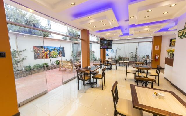 Capac Hotel