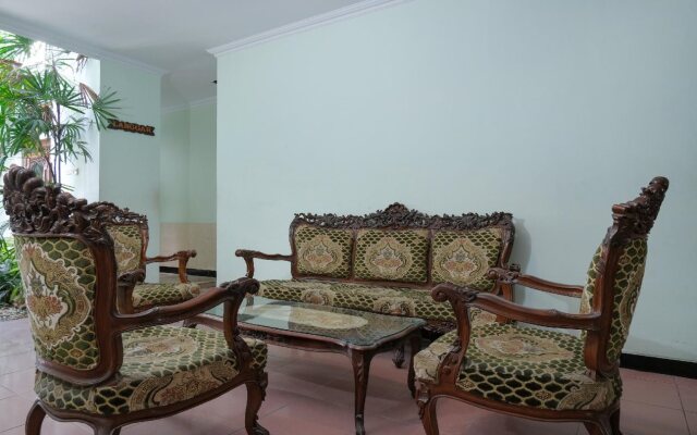 OYO 512 Ndalem Mantrijeron Hotel
