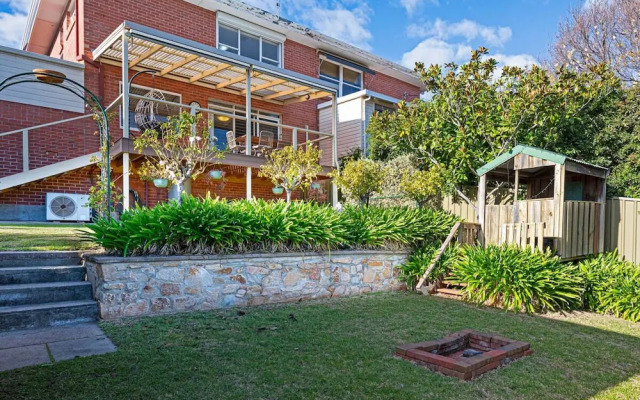 Cityscape Charm in Wattle Park