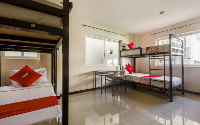 OYO 842 City Smiles Apartelle (Vaccinated Staff)