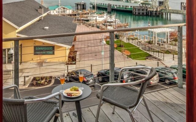 Island Inn at 123 West