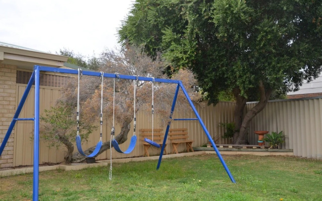 Ledge Point Family Villas - Walking Distance to Ocean