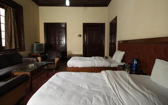 OYO 30650 Hotel Akbar Residency