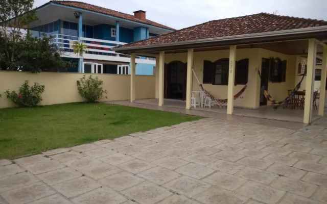 Casa Guaratuba espaçosa e confortável