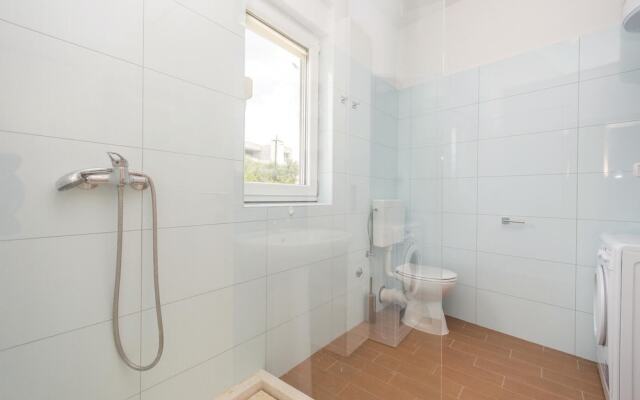 Beautiful Apartment in Maslenica With 3 Bedrooms and Wifi