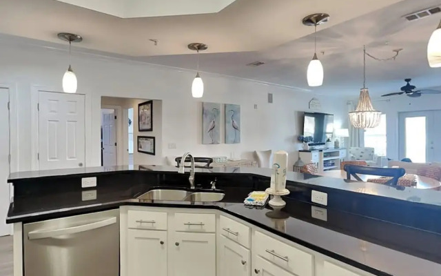 Pavilion Palms #103b