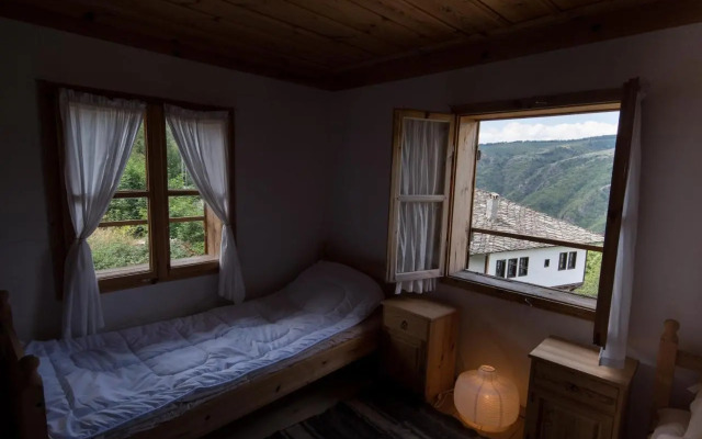 Q.pova house
