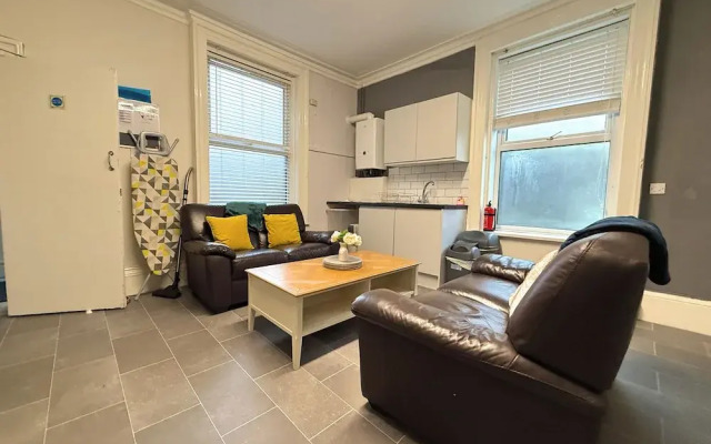 Spacious 6BR Property with Parking