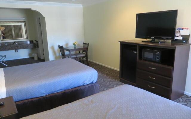 Rodeway Inn & Suites LAX