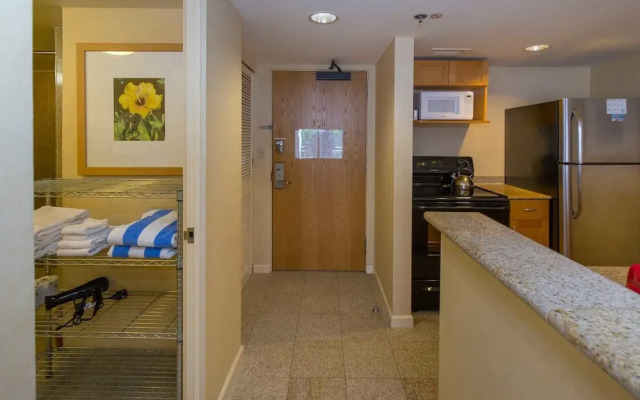 Ilikai 427 - Studio Condo