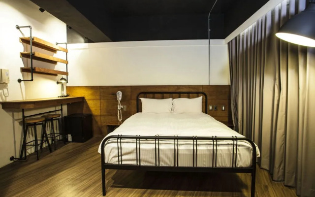 Taichung Loft Hostel - Yizhong