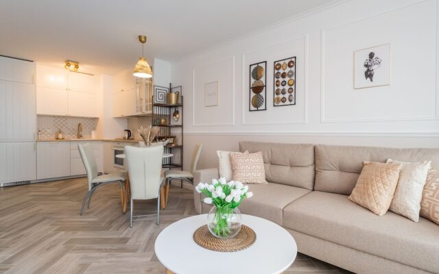 Golden Azzure by Grand Apartments