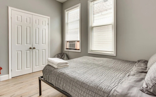 Convenient Elizabeth Apartment w/ Private Balcony!