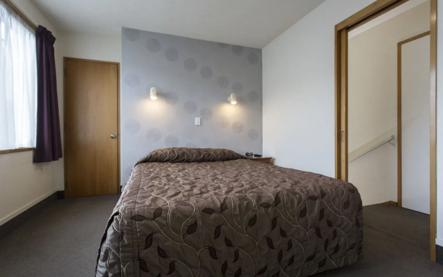 Commodore Motels