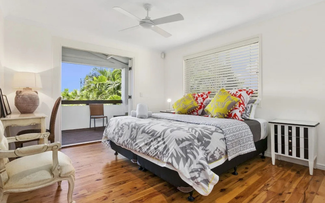 Stunning Sunshine Beach House in Prime Location - 31 Ferguson Street