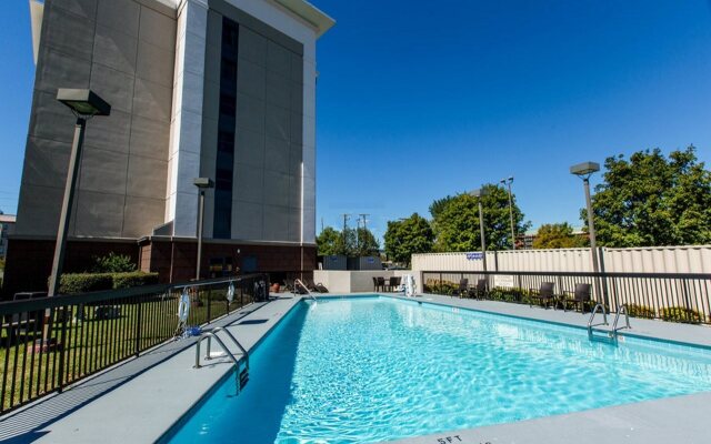 Hampton Inn & Suites Nashville-Airport