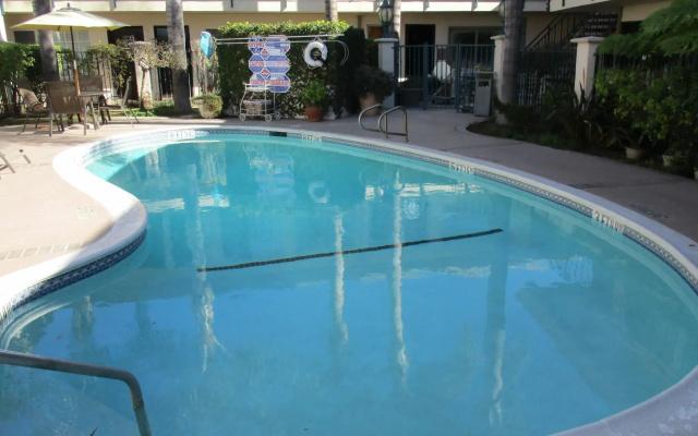 Tarzana Inn