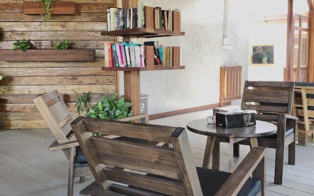 The Reef Hotel & Studios
