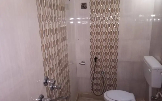 Royal Guest House & Service Apartment