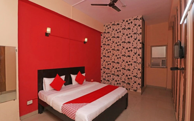 Glorious Stayz 53 Deluxe by OYO Rooms