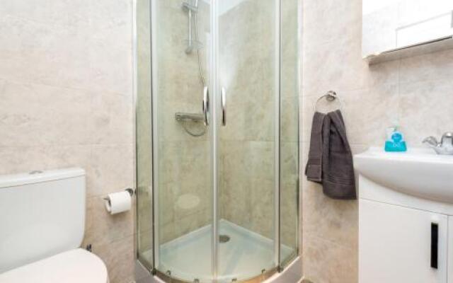 Camden Apartment E/Apartment