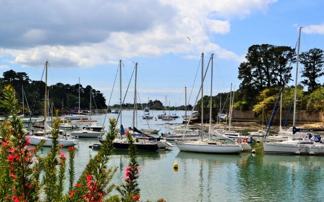 Best Western Plus Hôtel Le Roof