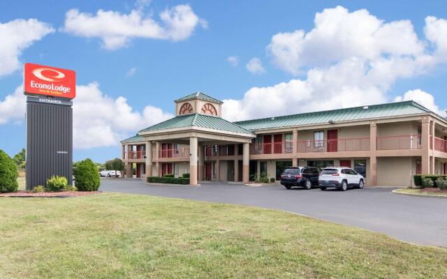 Econo Lodge Inn & Suites