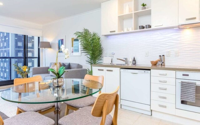 Gorgeous  Apartment With Nice View, Pool & Gym!