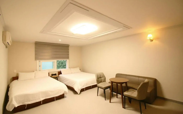 Trevi Hotel