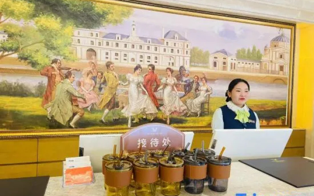 Vienna Hotel (Shijiazhuang Railway University Subway Station)