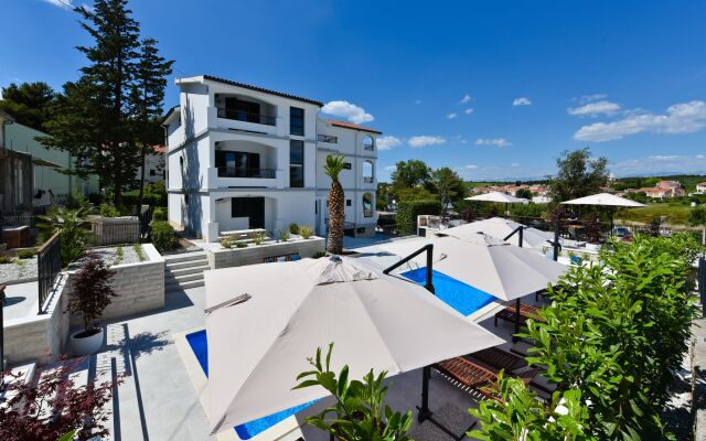 Mediterraneo Garden Apartments
