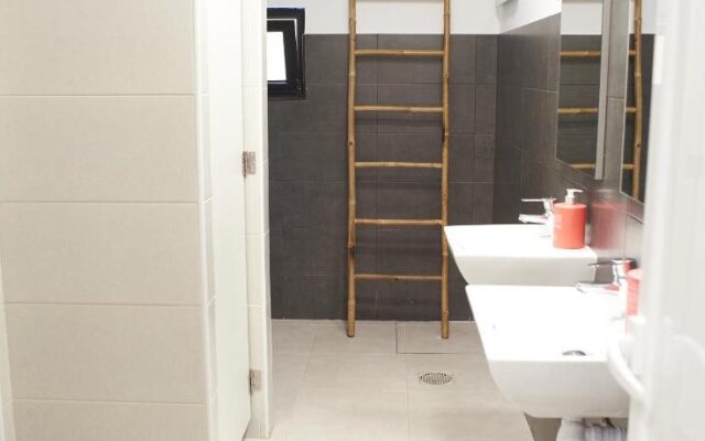 Cascais Cool Hostel Suites & Pool