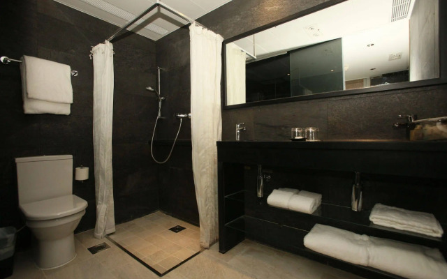 Noble Park Hotel