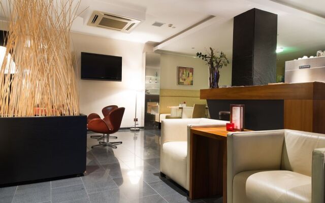 Pakat Suites Hotel