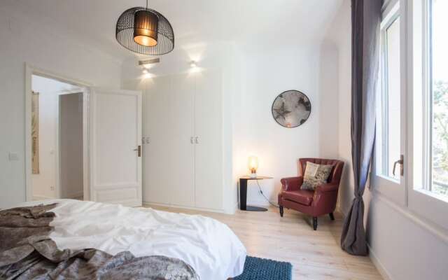 Luxurious Decor 4bdr Apt in Central, Eixample