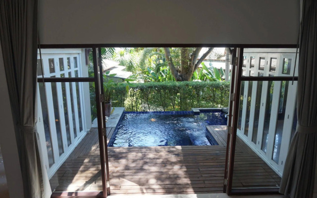 Replay Pool Villa