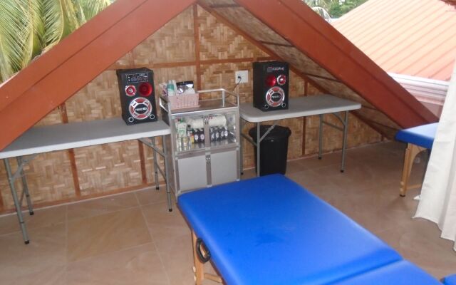 Parrot Resort Moalboal